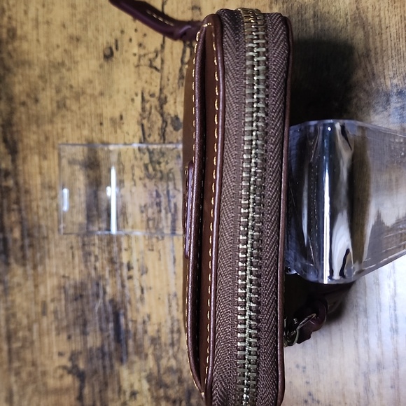 Dooney & Bourke Wallet - Picture 5 of 9